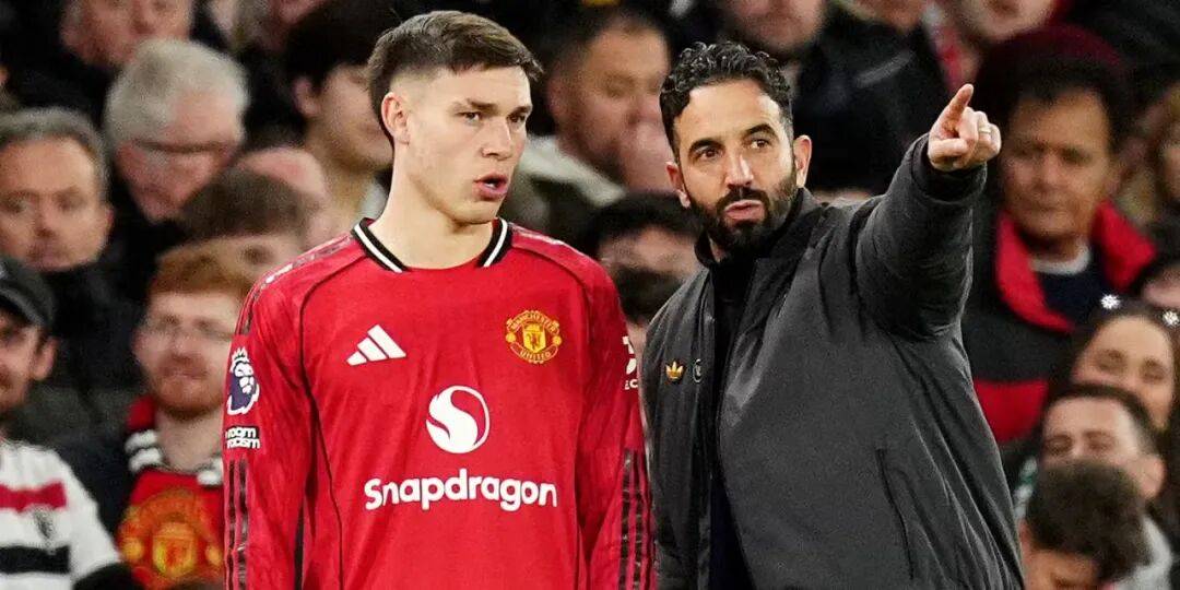 包含曼联再次失利，球迷愤怒怒喷主教练球员！的词条