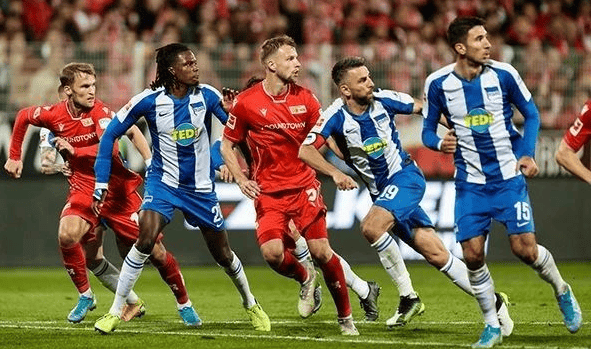 复仇之战:柏林赫塔对阵沙尔克04的简单介绍