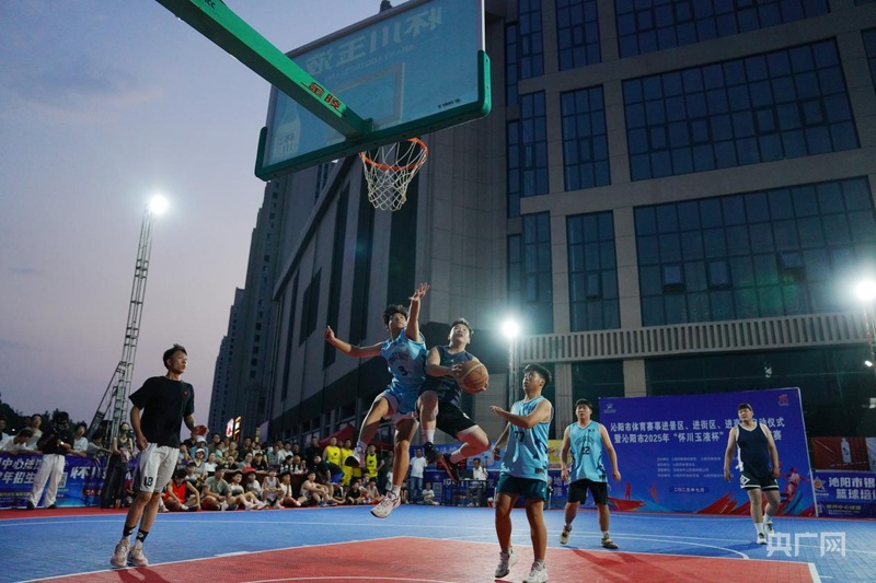 关于热闹的篮球比赛引发观众热烈讨论,精彩纷呈!的信息 关于热闹的篮球比赛引发观众热烈讨论,精彩纷呈!的信息