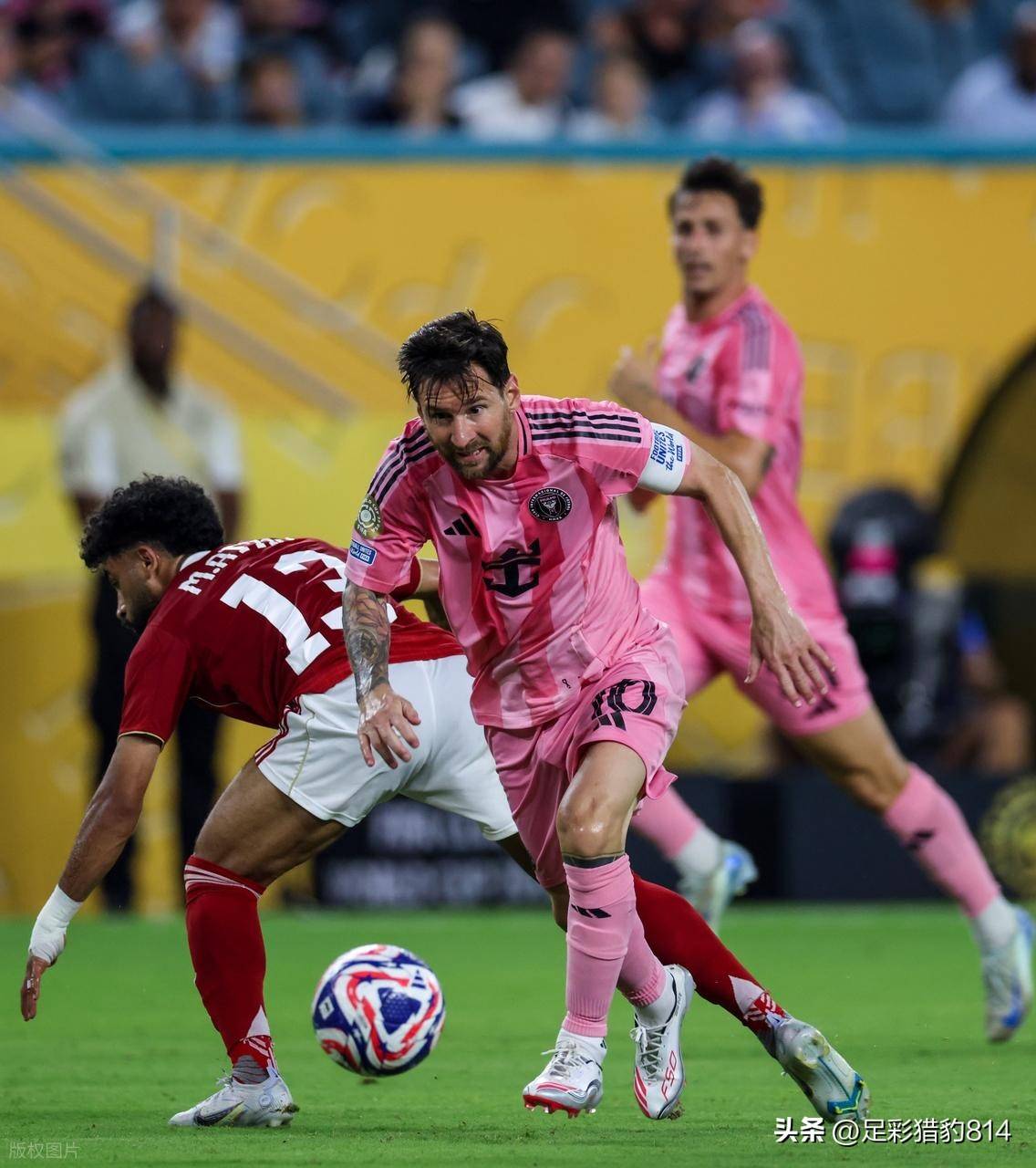 包含国际足球盛事将上演，球迷翘首期待新一轮竞技的词条