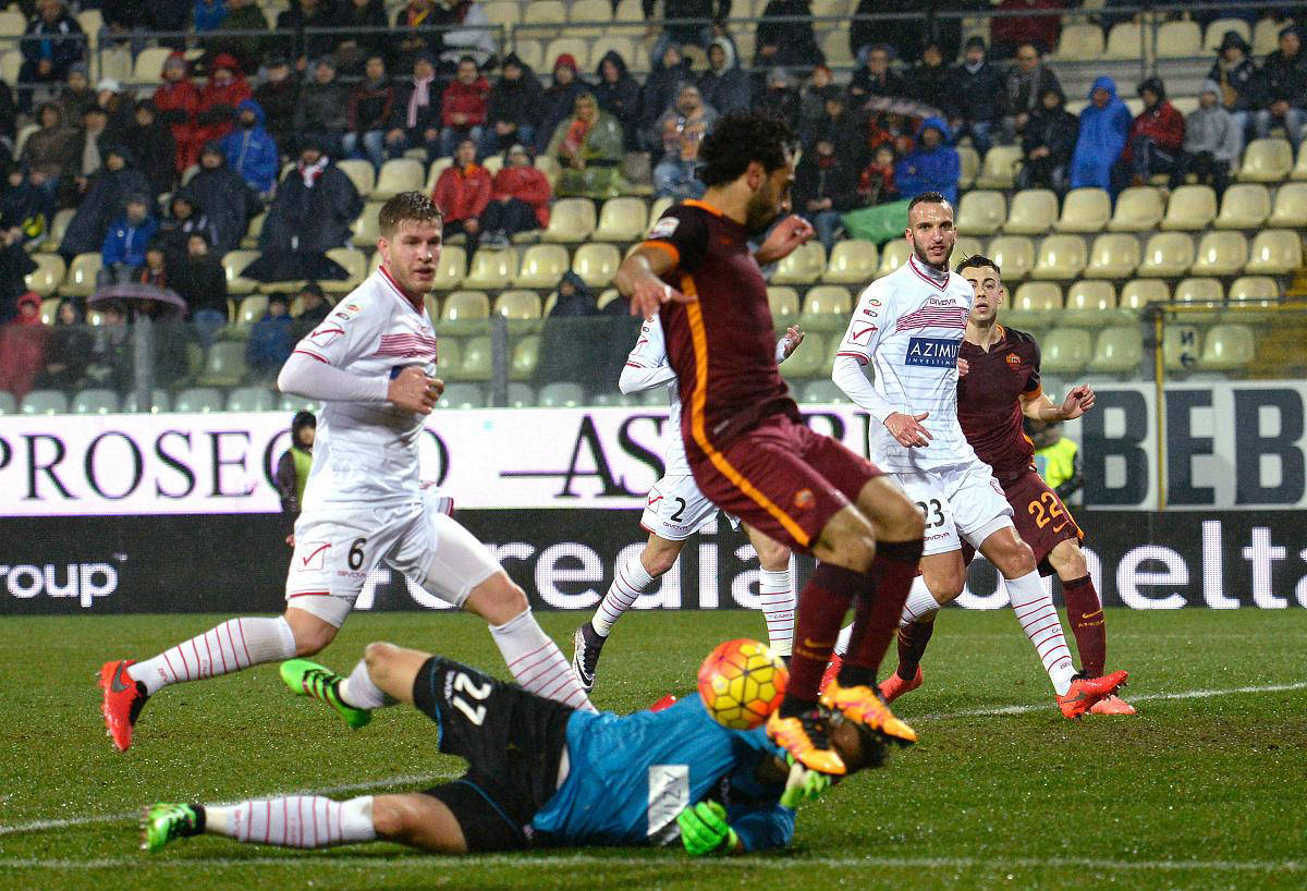 关于AC米兰主场败给尤文图斯，错失良机的信息