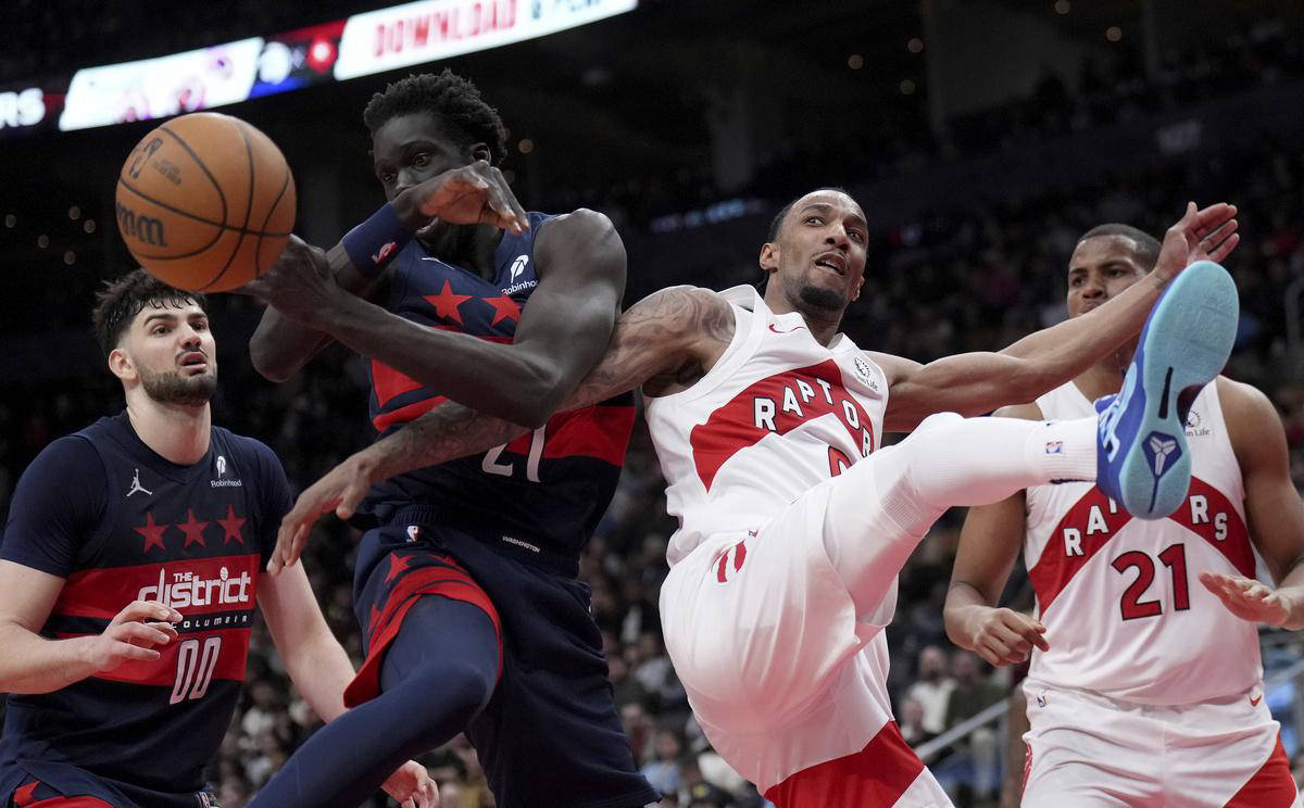 篮网队在主场击败独行侠队，保持不败纪录的简单介绍