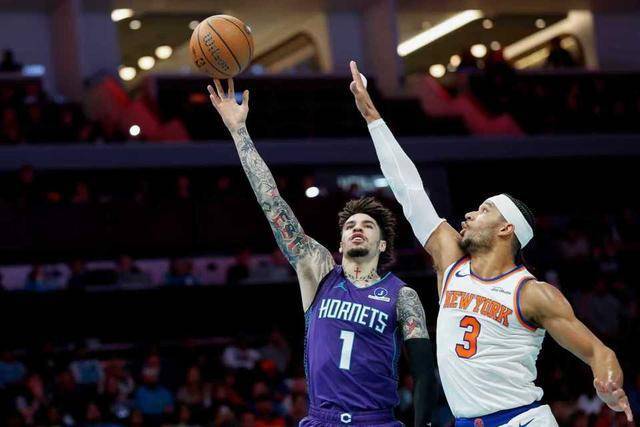 尼克斯大胜马刺:兰多夫率队轻松击败对手的简单介绍