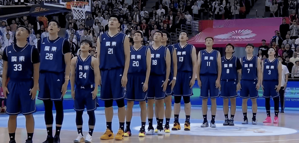 包含一场胜利引发球队连胜,提前锁定东部冠军的词条 包含一场胜利引发球队连胜,提前锁定东部冠军的词条