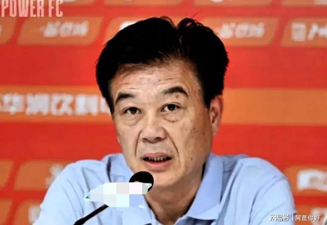 球员因违规动作遭批评,主教练表态狠批