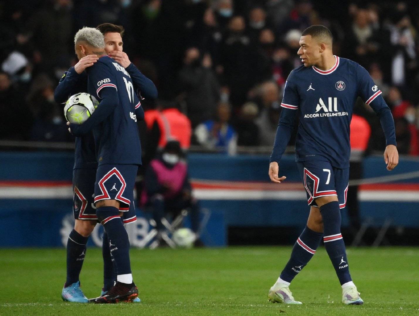 卡利亚里主场被热那亚逼平,需寻找进攻契机的简单介绍 卡利亚里主场被热那亚逼平,需寻找进攻契机的简单介绍