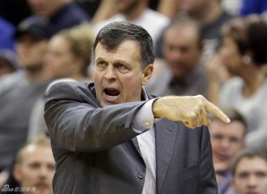 惨败之后主帅紧急召开会议,全队寻找失利原因的简单介绍