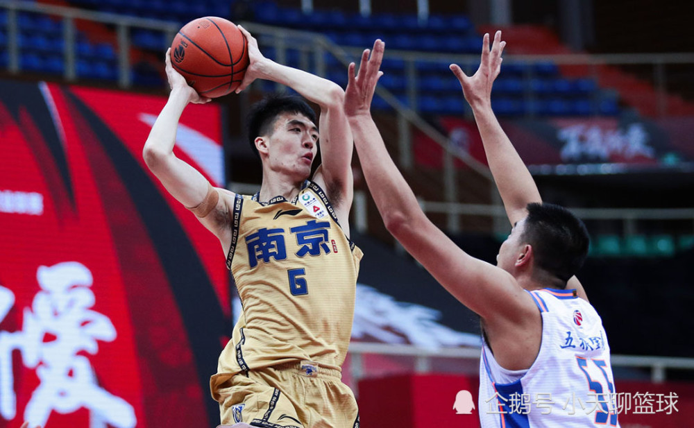 专家称赞球员技术，才华胜过同龄人的简单介绍