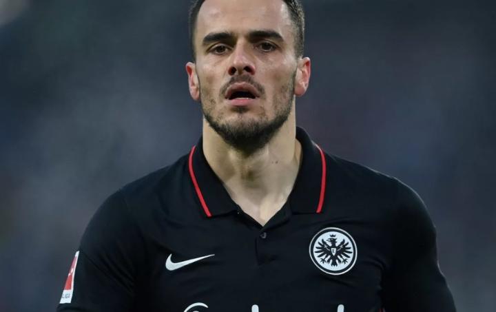 包含自由人得分频频，场上风云捕捉人心的词条