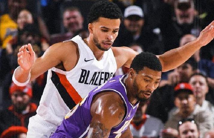 开拓者队击败湖人队，取得重要胜利