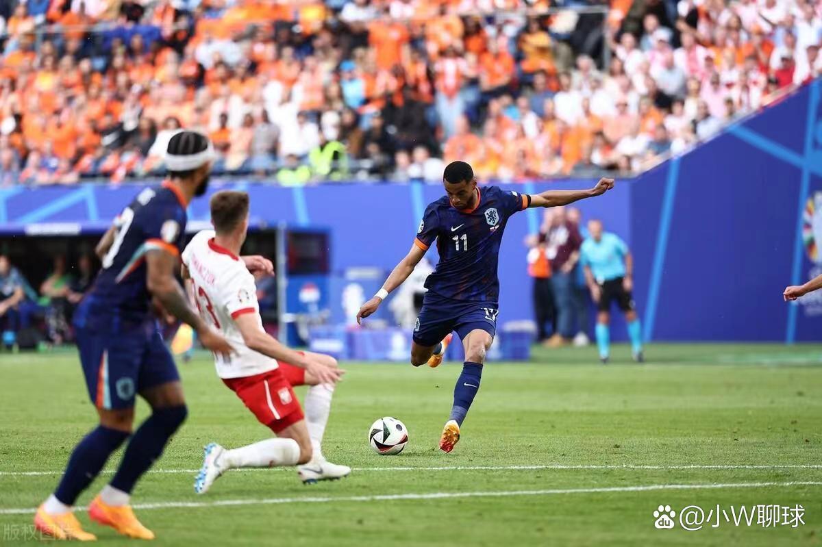 包含激烈足球对抗,球队实力冠军争夺的词条