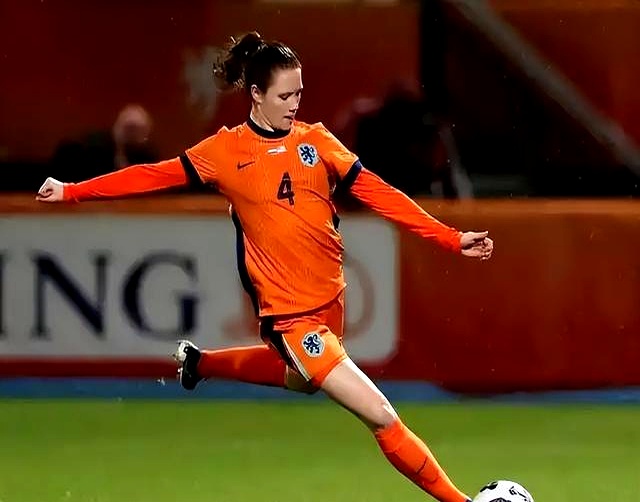 巴西队击败挑战，成功晋级女足世界杯半决赛的简单介绍