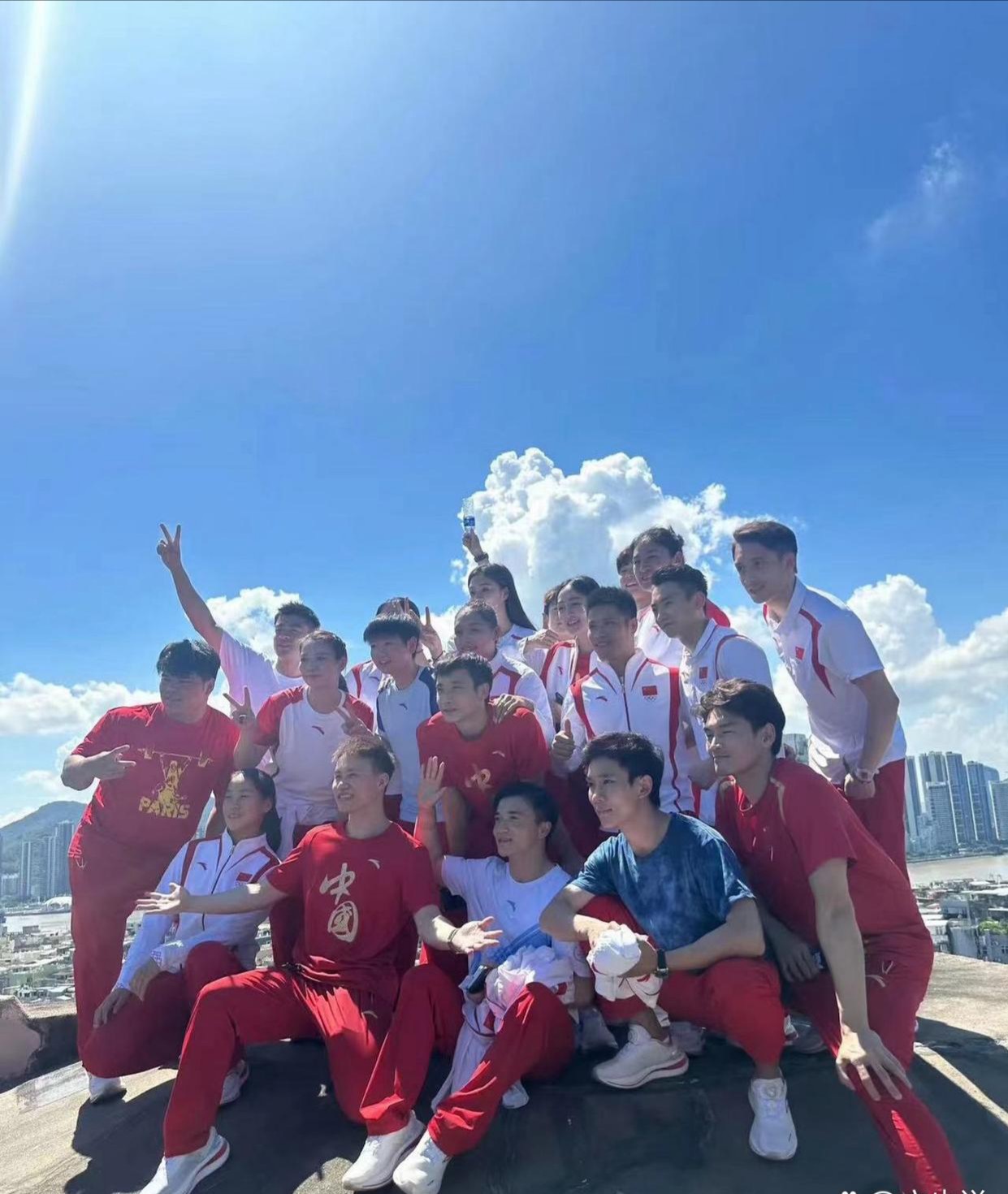 队员表现全方位，整体提升展现集体荣耀