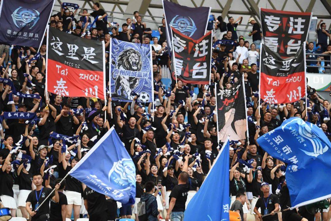 精彩赛事！观众期待着令人心动的瞬间