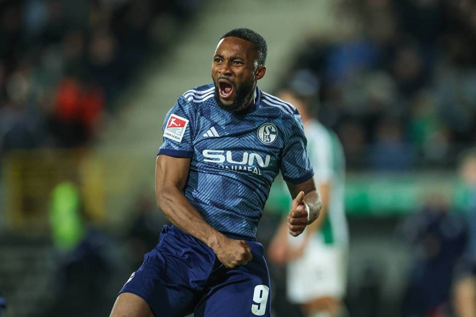 关于沙尔克04豪取胜利,连胜纪录延续的信息