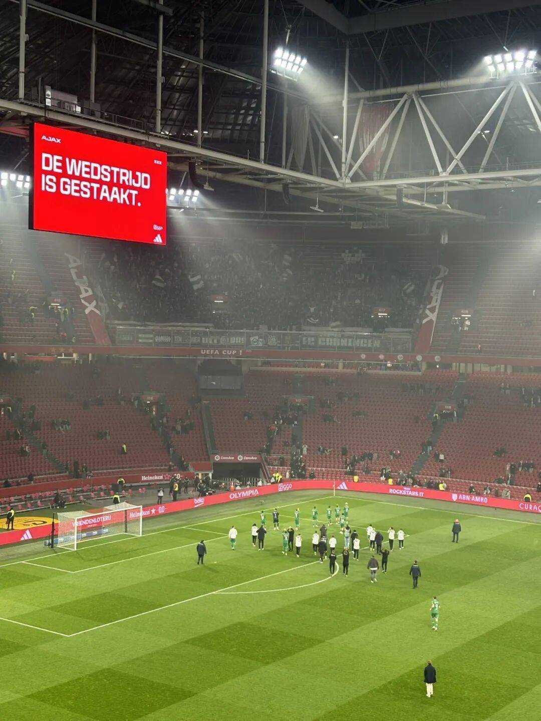 阿贾克斯逆袭:继续占据荷甲积分榜首 阿贾克斯逆袭:继续占据荷甲积分榜首