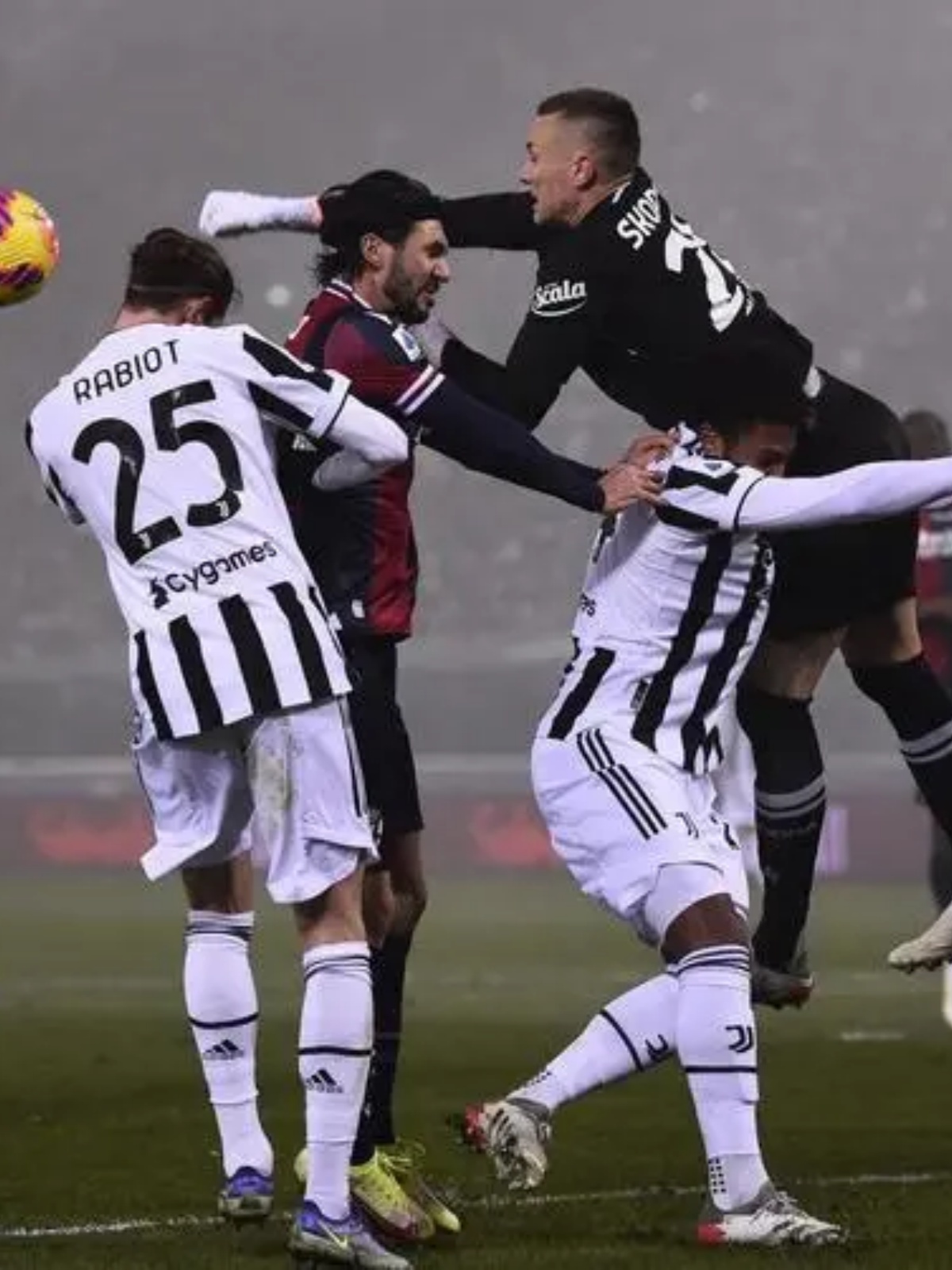 包含尤文图斯备战下一场欧战，需全力备战的词条