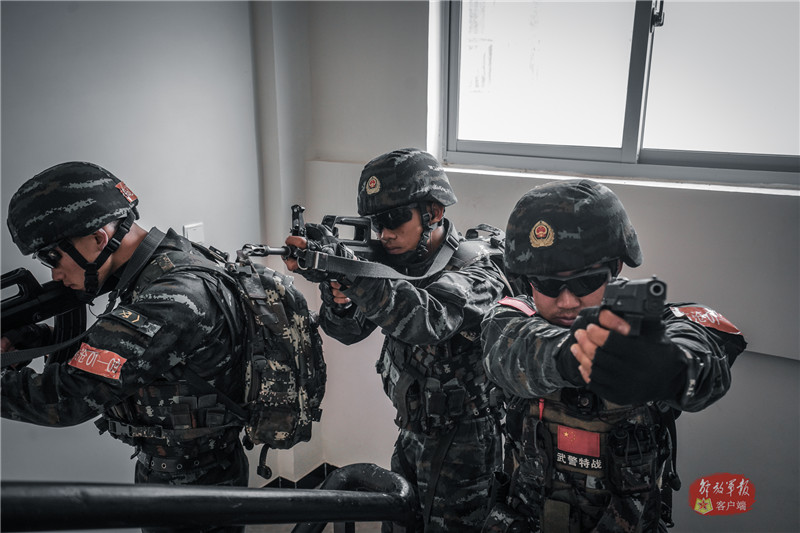 情绪激烈:东部南区鏖战一触即发的简单介绍 情绪激烈:东部南区鏖战一触即发的简单介绍