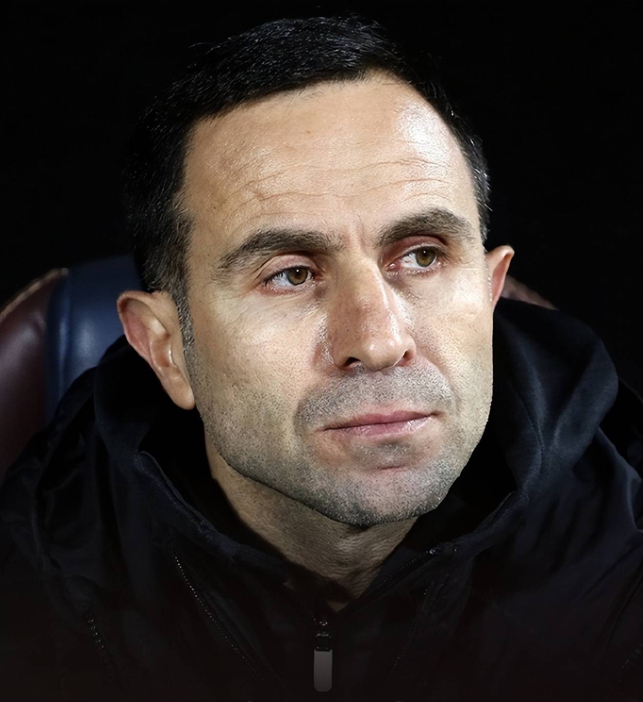 包含主教练因成绩不佳遭解雇,球队转入危机的词条 包含主教练因成绩不佳遭解雇,球队转入危机的词条