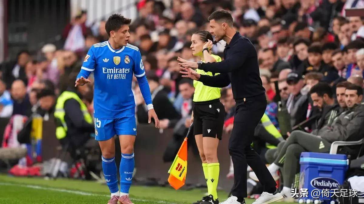 包含莱万多夫斯基帽子戏法,拜仁慕尼黑胜出的词条