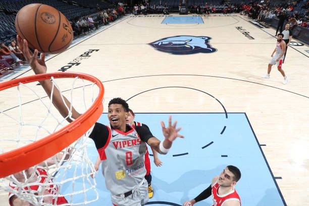 荷兰客场逆转乌克兰，取得关键胜利