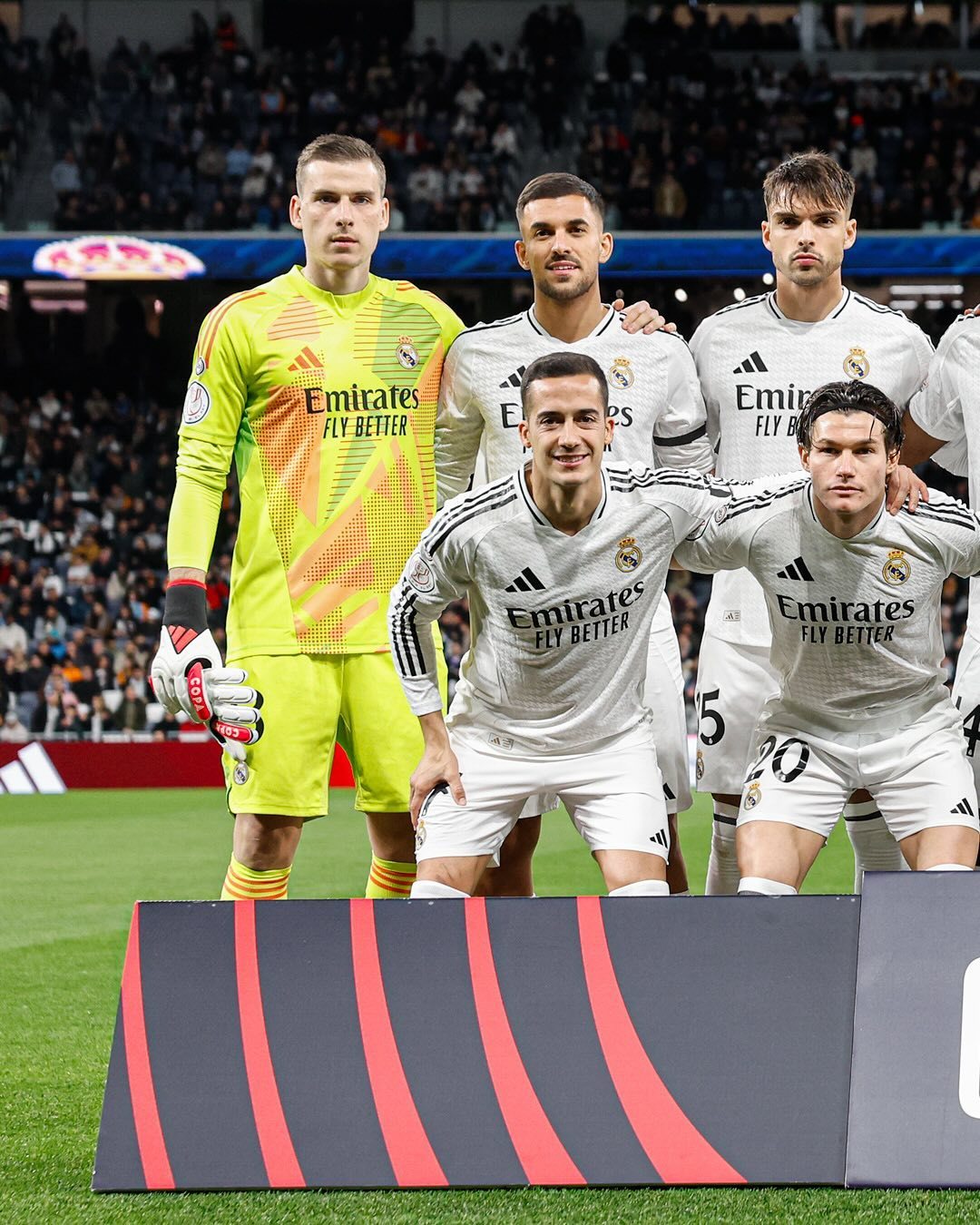 包含皇马主场大胜毕尔巴鄂竞技，稳居榜尾的词条