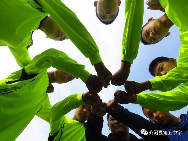 包含双方对垒，谁能在角逐中披荆斩棘的词条