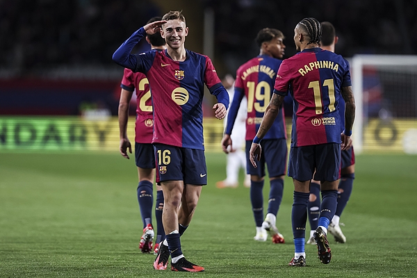 凭借实力在比赛中获得胜利的球队