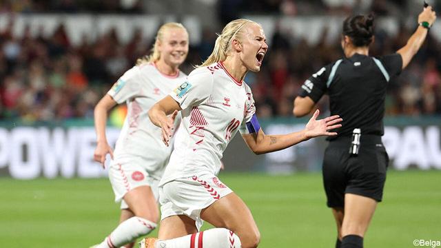 丹麦女足在比赛中表现出色击败对手