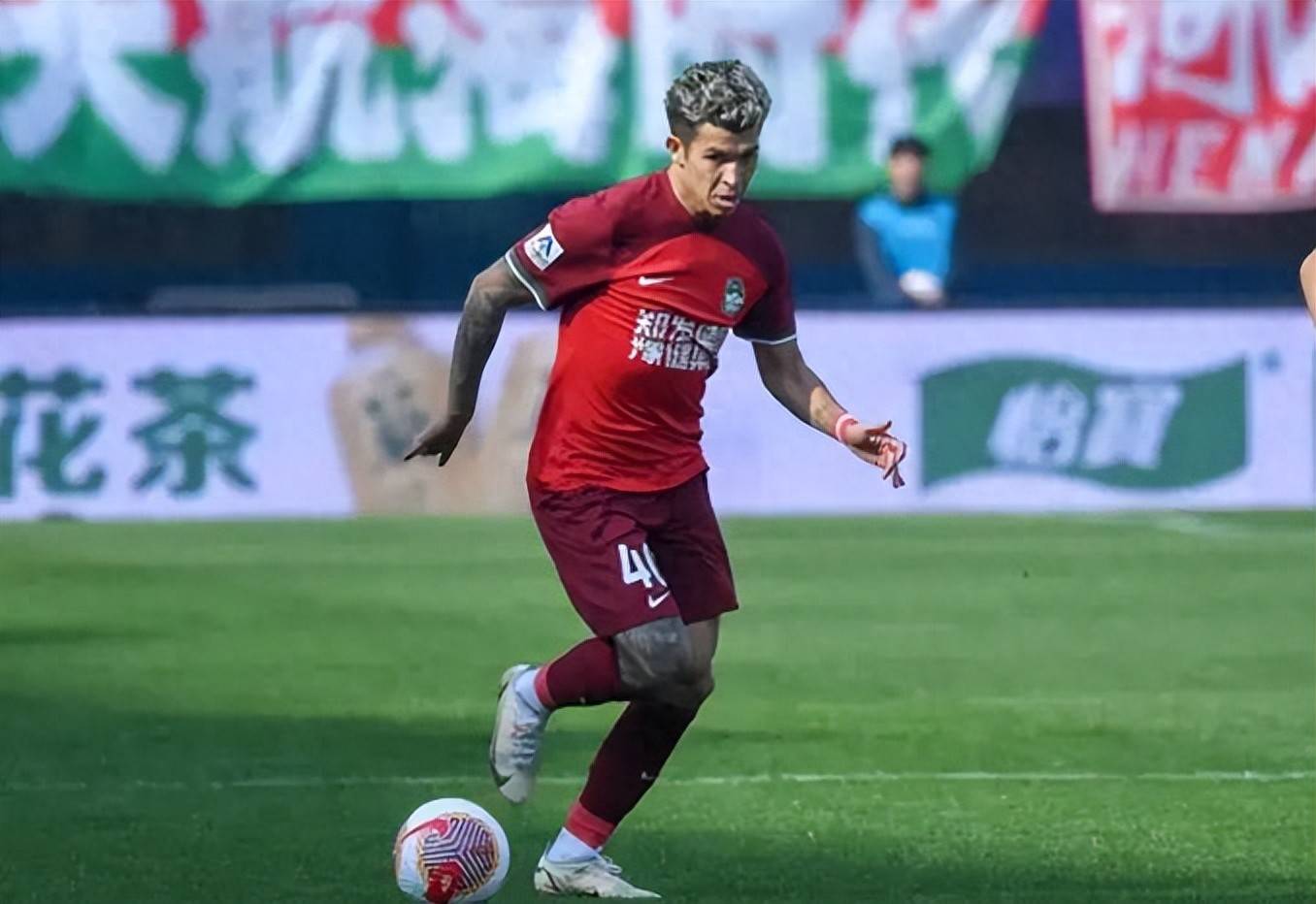 包含外援飚分擒胜利，本土球员突破自我的词条