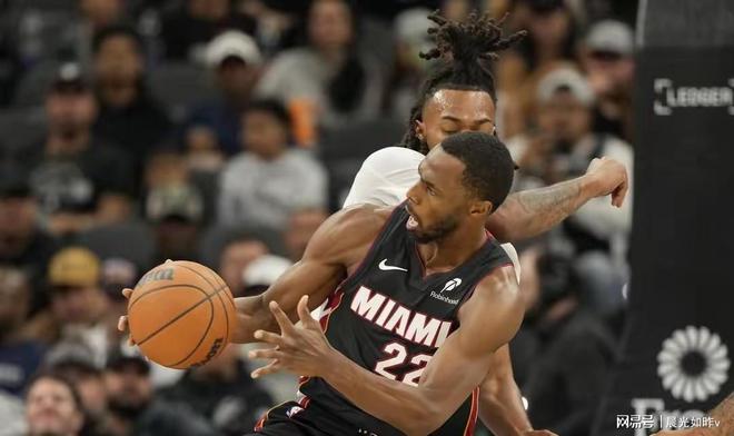 关于热火主场大胜马刺,稳固东部前四的信息