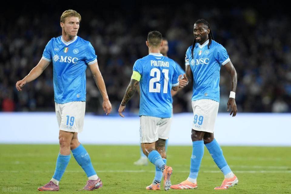 包含那不勒斯中后卫关键封堵,助球队取得胜利的词条