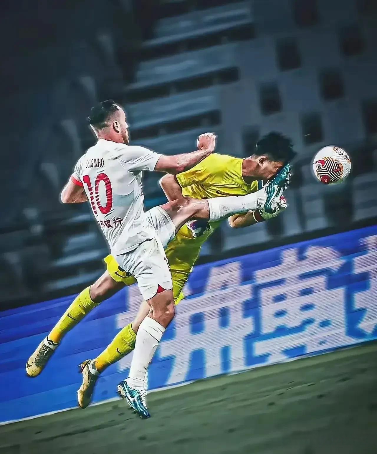 精彩绝伦的比赛，让球迷们热血澎湃的简单介绍