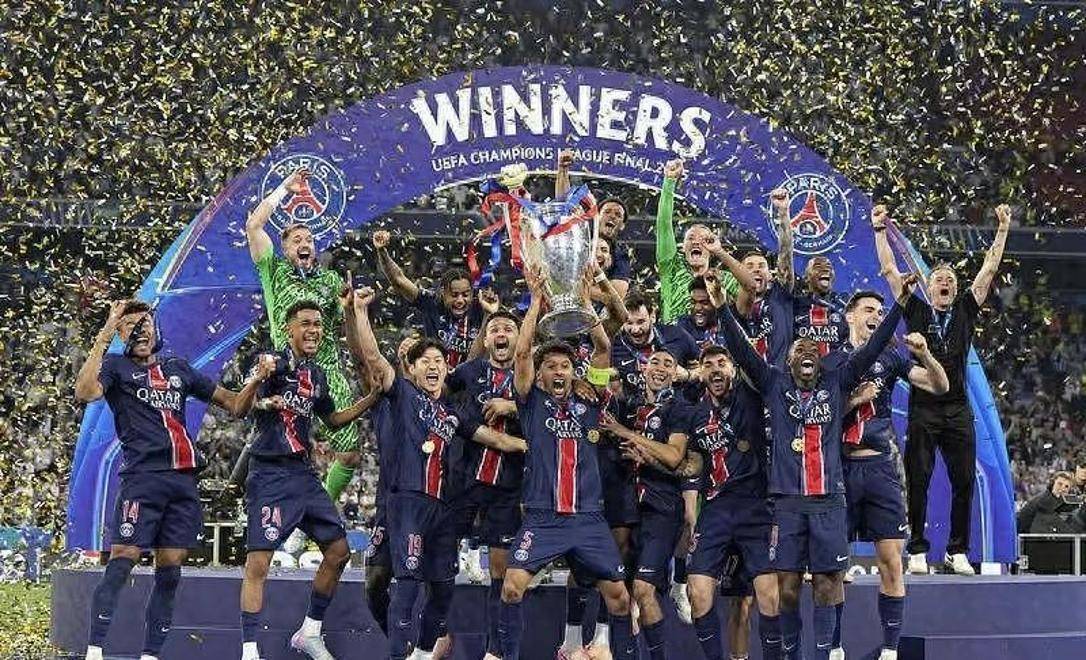 包含巴黎圣日耳曼大胜在望，球队士气高昂的词条