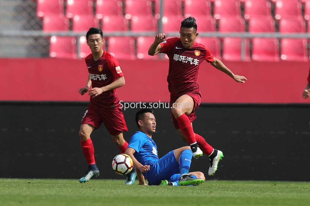 包含河北华夏主场不敌建业，五轮不胜的词条