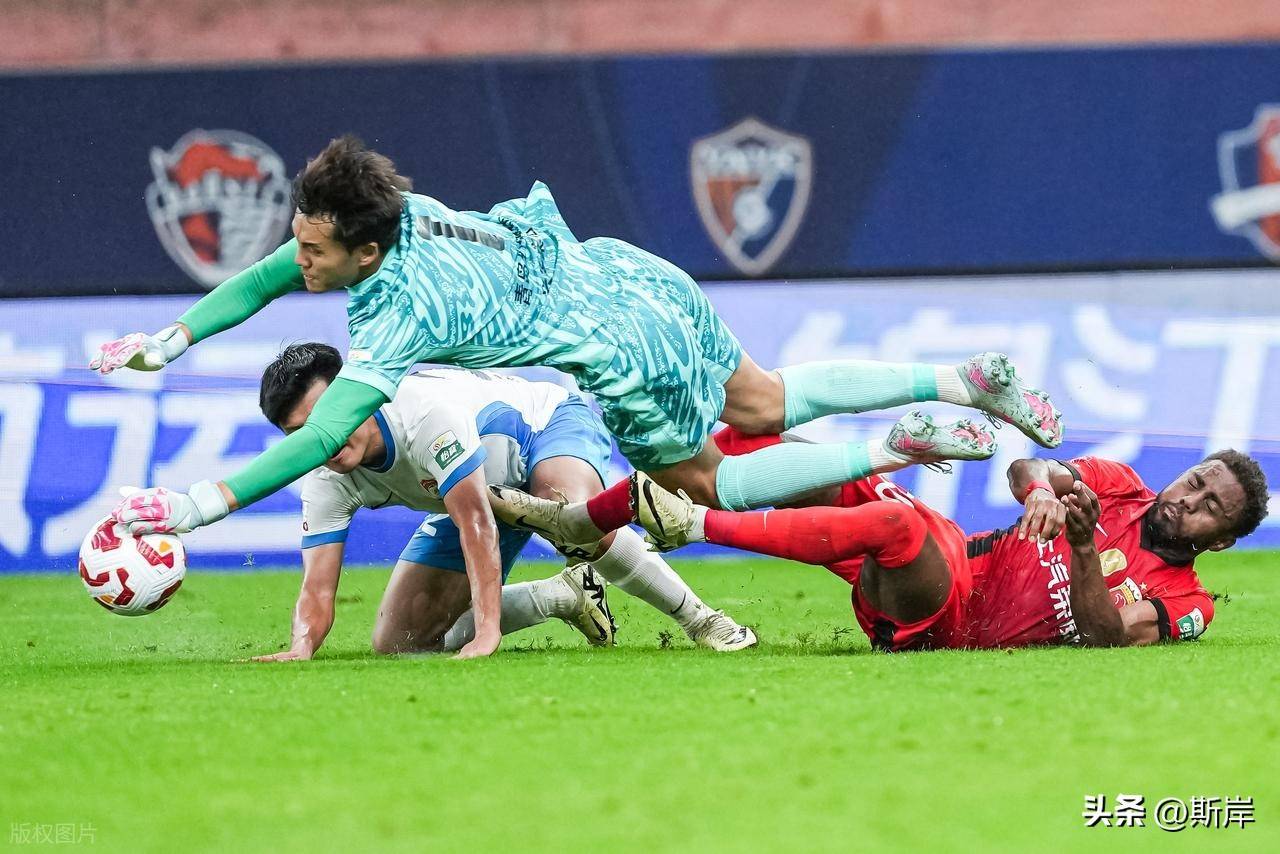 小组赛正酣：申花不敌亚泰，遗憾失利的简单介绍