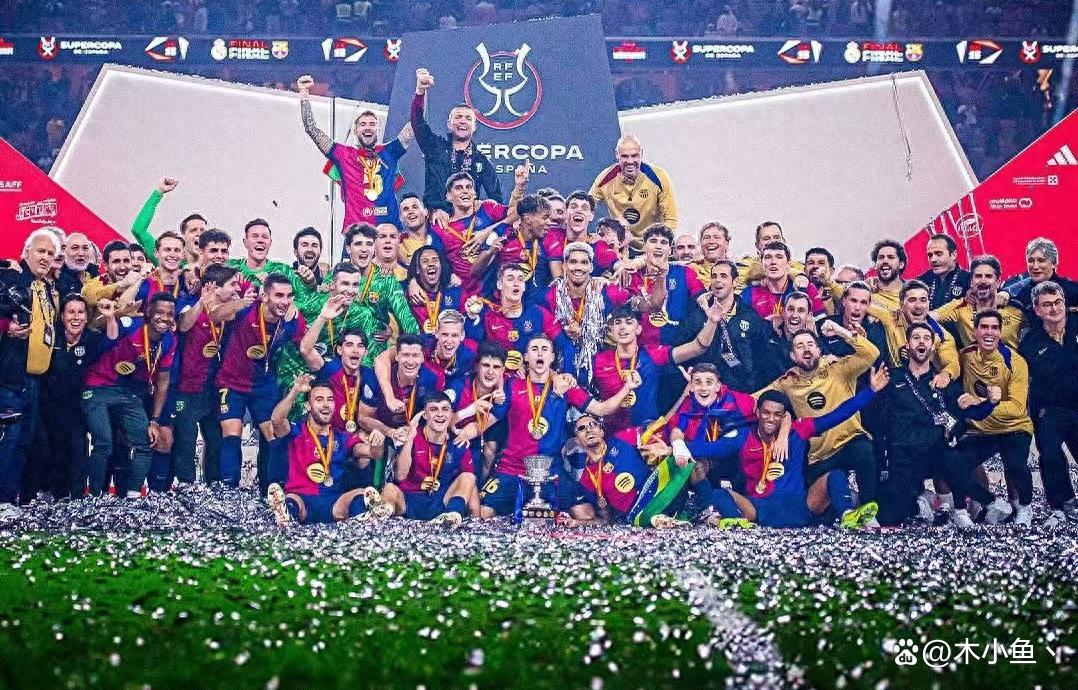 足球巨星齐聚赛场，预示着一场精彩绝伦的比赛