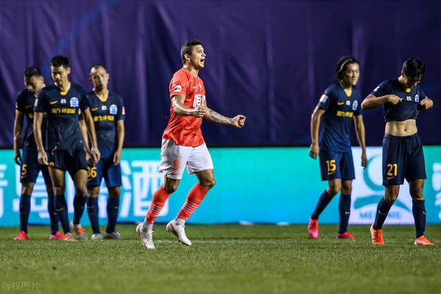 关于广州恒大多点开花，广州富力遭遇连败的信息